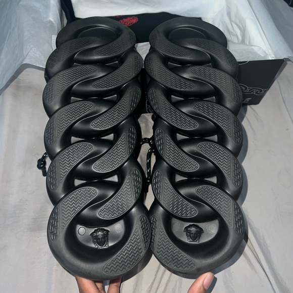 men’s size 11 versace chain reactions - Picture 2 of 9